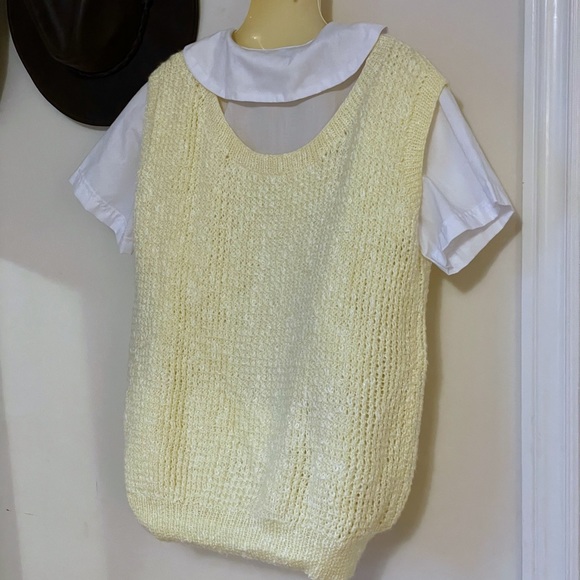 Vintage hand knit soft yellow oversized scoop neck sweater vest - Picture 8 of 11